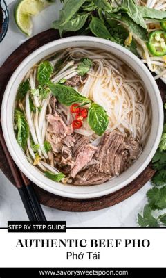  フォー（Phở）: ベトナム・フータウの熱き魂が宿る、香り高い肉汁スープともちもち麺のコラボレーション！