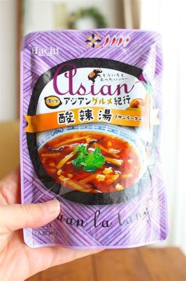  酸辣粉は、つるつるの麺とピリッとした辛味が織りなす、複雑で奥深い味わいの宝庫！